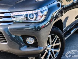 2018 TOYOTA HILUX INVINCIBLE - Image 2