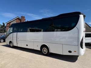 2018 Mercedes unvi voyager gt automatic - Image 4
