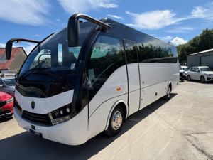 2018 Mercedes unvi voyager gt automatic - Image 2