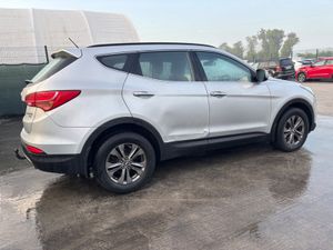 2013 Hyundai Santa Fe  7 seater - Image 3