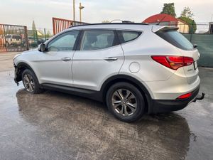 2013 Hyundai Santa Fe  7 seater - Image 4