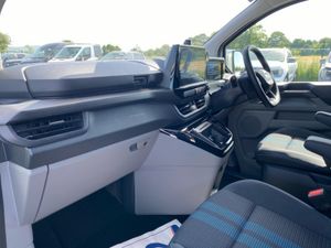 Ford Transit Custom DOUBLE CAB IN VAN Sport 2.5PHE - Image 4