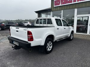 2015 Toyota Hilux ACTIVE 4X4 D-4D D'CAB 2.5144BHP - Image 4