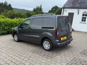 2017 (172) Peugeot Partner ProfessionalPlus NO VAT - Image 4