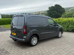 2017 (172) Peugeot Partner ProfessionalPlus NO VAT - Image 3