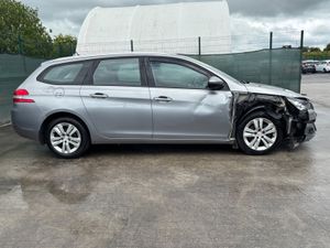 152 Peugeot 308  Light Damage - Image 4