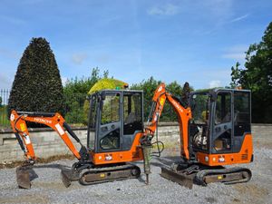 2 x 2022 Hitachi ZX19 - 750hrs - w/ Breakers - Image 2