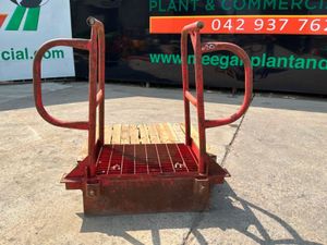 Trench box ladder safe platform / access gantry fr - Image 2