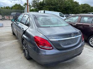 16 Merc C200d 1.5 Auto 230km Starting - Image 3
