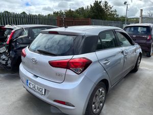 15 i20 Classic 1.2 Petrol 200km Drives - Image 3