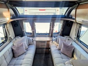 2021 COACHMAN VIP 565 - Image 4
