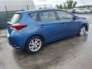 2017 Toyota Auris    Automatic - Image 3