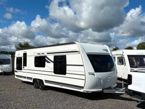 2019 Fendt Le Vogue 700 6 Berth Fix Bed Caravan - Image 2