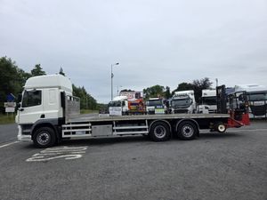 2016 DAF CF 330 6X2 rear steer with 27ft flat body - Image 4