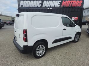 212 Peugeot Partner Pro Plus MINT Low KMs - Image 3