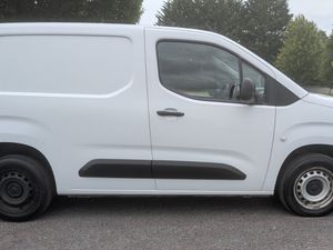 Opel Combo 2023 NEW DOE & TAX 03/27 - Image 4