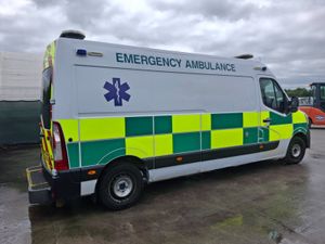 211 Renault Master  Ambulance  3T5 EVI  2.3 Diesel - Image 4