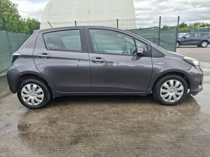2014 Toyota Yaris  Hybrid  Automatic - Image 2