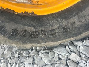19.5.5R24 BKT Tires - Image 4