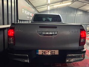 2024 Toyota Hilux 2.8 Manual 5 Seat N1 - Image 2