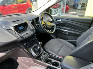 Ford Kuga TITANIUM 1.5 TDCI 120PS FWD 4SPEED 4 - Image 3