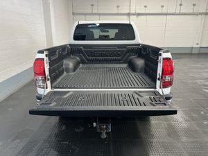 VB - 2021 Toyota Hilux PickUp Van - Image 2