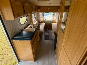 5 berth caravan - Image 2