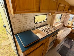 5 berth caravan - Image 3