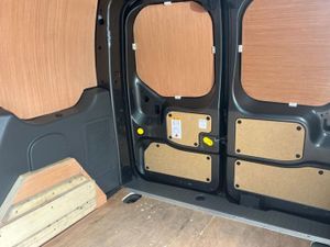 Ford Transit Connect LIMITED - Image 4