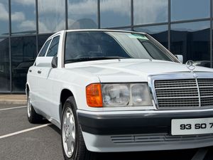 Mercedes-Benz 190D 2.5 Automatic - Image 4