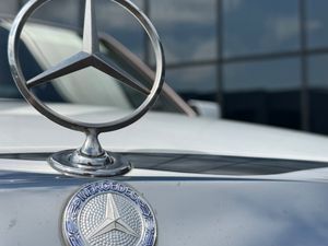 Mercedes-Benz 190D 2.5 Automatic - Image 3