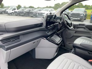 Ford Tourneo 2.5 LWB Tourneo Ltd PHEV 8 Seater..Fu - Image 4