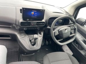 Opel Combo Edition Plus 7 Seat BEV 8 Speed AT - Image 2