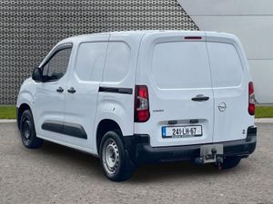 Opel Combo Edition Plus 7 Seat BEV 8 Speed AT - Image 3