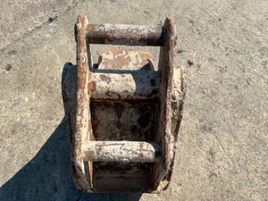 18 Gummy digging bucket............65mm pins...... - Image 4