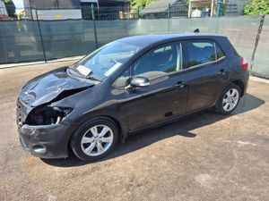 2012 Toyota Auris 1.4 D4D - Image 2
