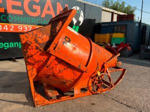 1000 litre Banana type concrete pouring skip...... - Image 2