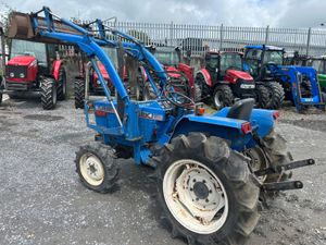 Iseki TL2500 Compact Tractor and loader - Image 4