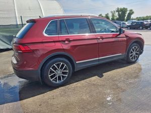 2017 VW Tiguan  Comfortline.Light Damage - Image 3