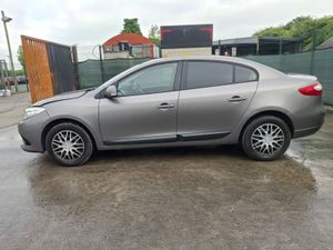 2015 Renault Fluence Automatic.light Damage - Image 2