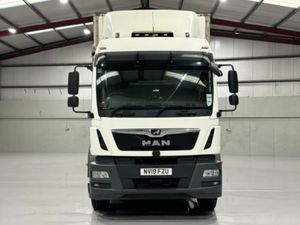 2019 MAN TGM-320 6X2 CURTAINSIDER WITH MOFFETT KIT - Image 2