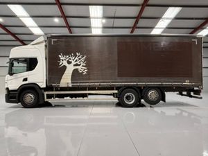 2018 SCANIA P320 6X2 CURTAINSIDER - Image 4