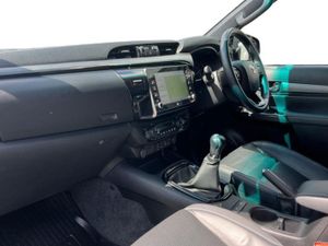 Toyota Hilux INVINCIBLE - Image 3
