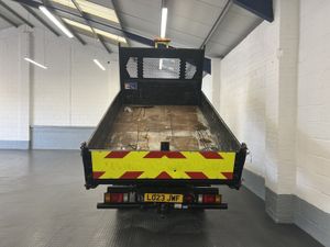 VB - 2023 Isuzu Grafter Tipper Van - Image 2