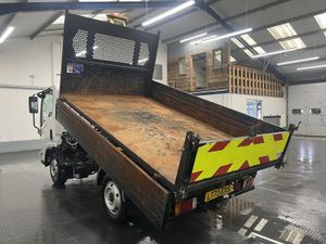 VB - 2023 Isuzu Grafter Tipper Van - Image 4