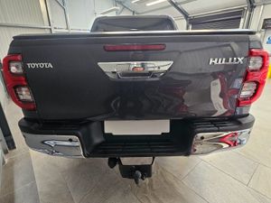 23 TOYOTA HILUX INVINCIBLE EDITION AUTO D-4D - Image 4