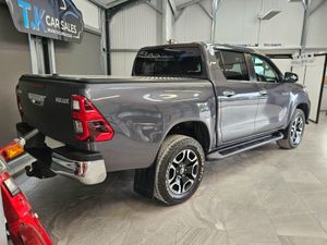 23 TOYOTA HILUX INVINCIBLE EDITION AUTO D-4D - Image 3