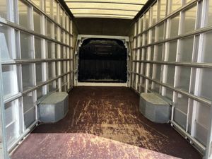 VB - 2020 Renault  Master Luton Low Loader Van - Image 3