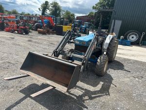 Ford 1920 Compact Tractor with Loader - Image 3