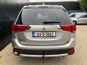 MITSUBISHI OUTLANDER 2.2 DI-D 4WD COMMERCIAL - Image 4
